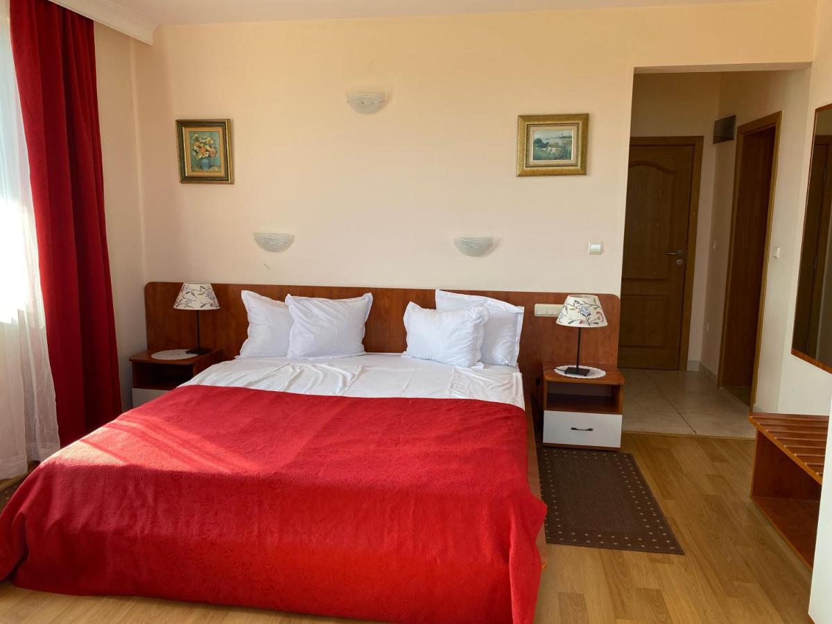 Guest House Golden Flake 4Km From Bolata Beach Bŭlgarevo Exterior photo
