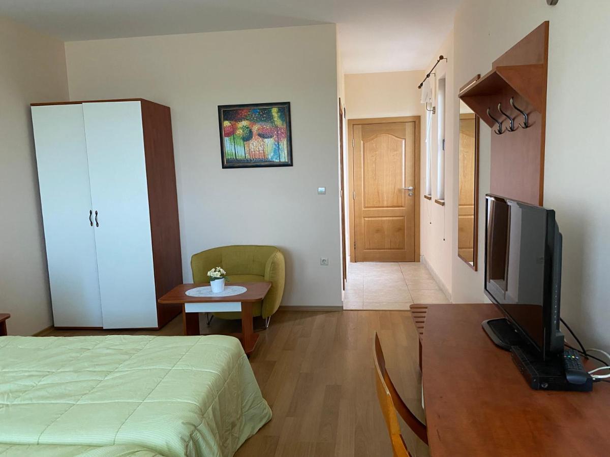 Guest House Golden Flake 4Km From Bolata Beach Bŭlgarevo Exterior photo