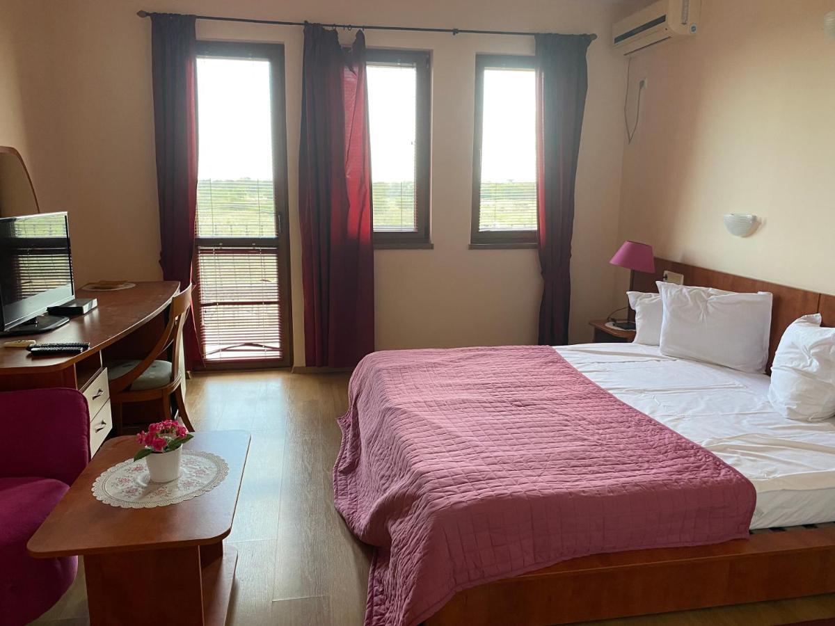 Guest House Golden Flake 4Km From Bolata Beach Bŭlgarevo Exterior photo