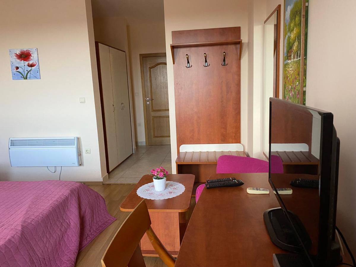 Guest House Golden Flake 4Km From Bolata Beach Bŭlgarevo Exterior photo