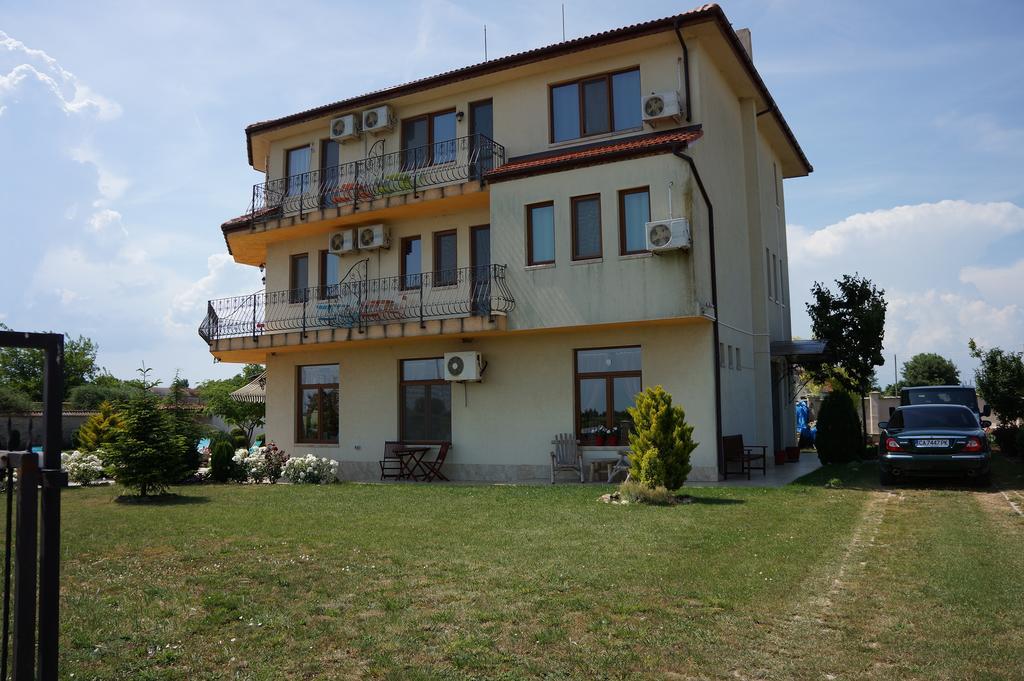 Guest House Golden Flake 4Km From Bolata Beach Bŭlgarevo Exterior photo