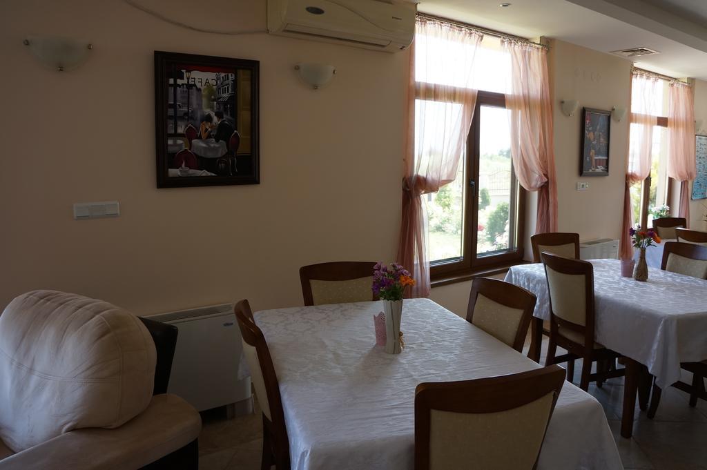 Guest House Golden Flake 4Km From Bolata Beach Bŭlgarevo Exterior photo