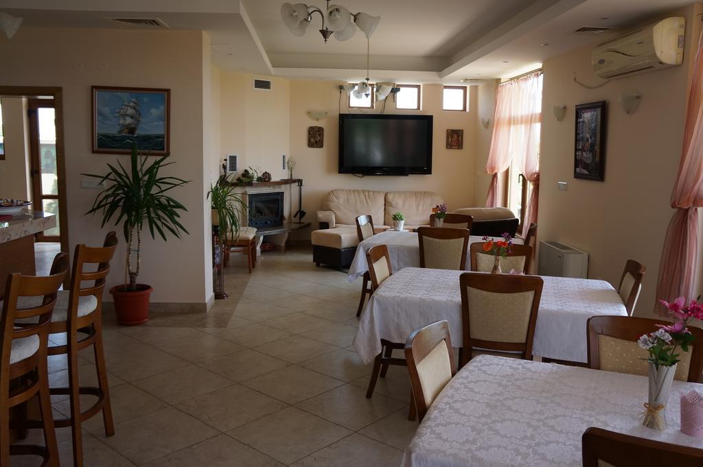 Guest House Golden Flake 4Km From Bolata Beach Bŭlgarevo Exterior photo