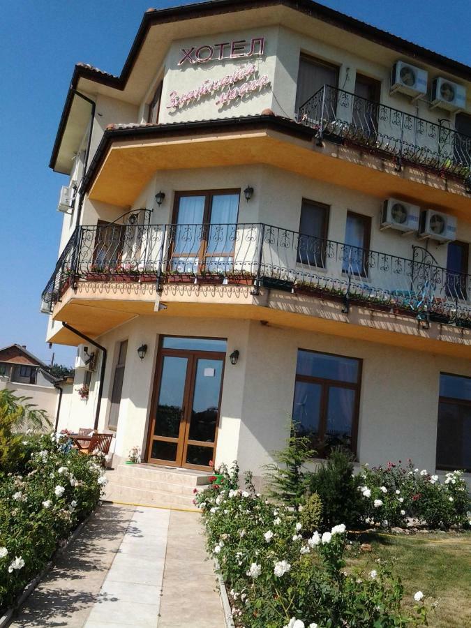Guest House Golden Flake 4Km From Bolata Beach Bŭlgarevo Exterior photo